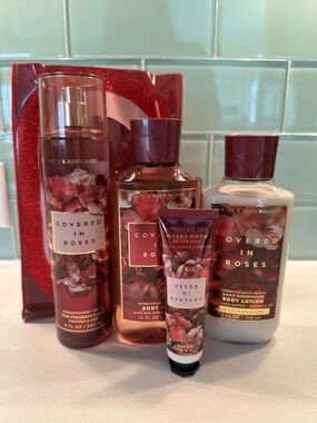 Bath & Body Works Covered in Roses Gift Set